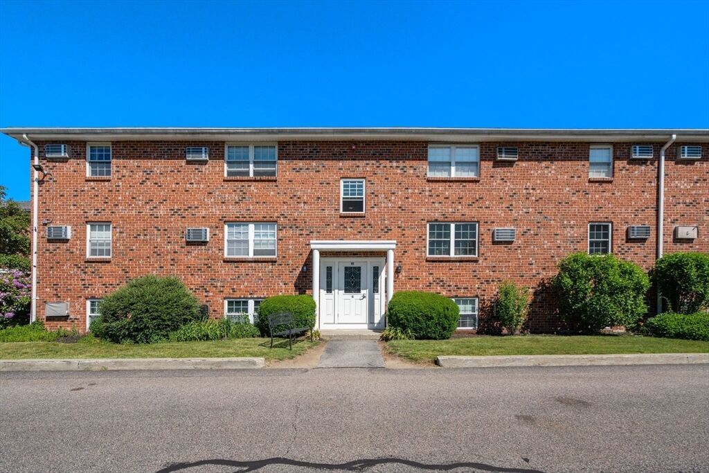 Property Photo: 91 Pleasant C11 MA 02052