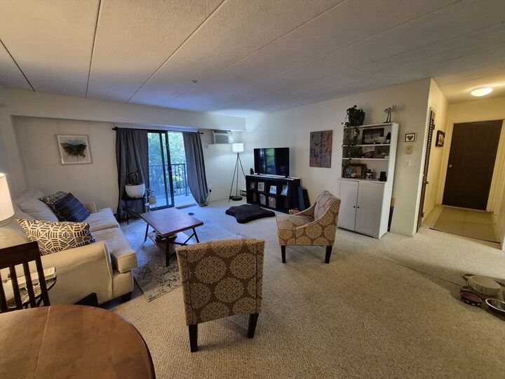 Property Photo:  135 Pleasant St 202  MA 02446 