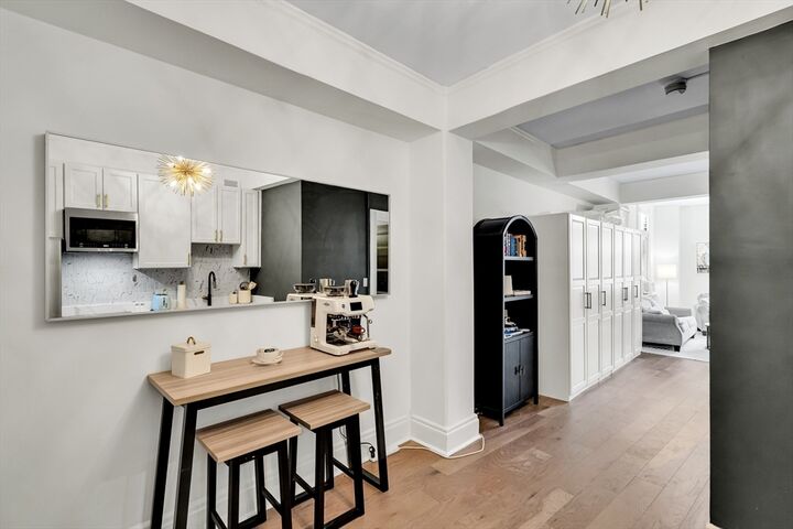 Property Photo: 21 Beacon St 8G MA 02108