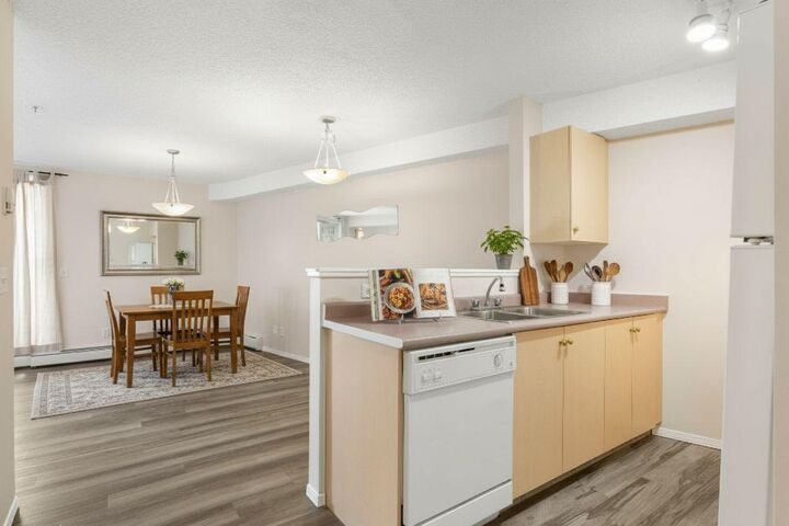 Property Photo: 1620 70 Street SE 3111 AB T2A 7Z3