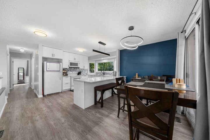 24 Cedardale Rise SW — photo 1