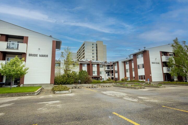 9640 92 Avenue 9 — photo 1
