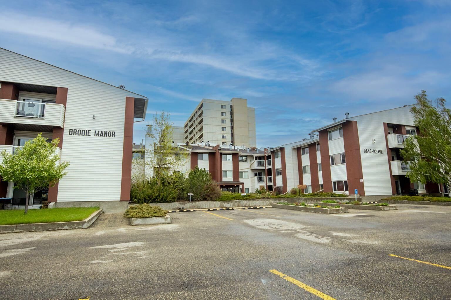 Property Photo: 9640 92 Avenue 9 AB T8V 0H4