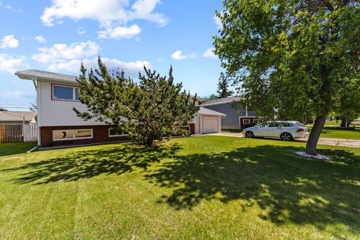 Property Photo: 4021 58 Street AB T0C 2L1