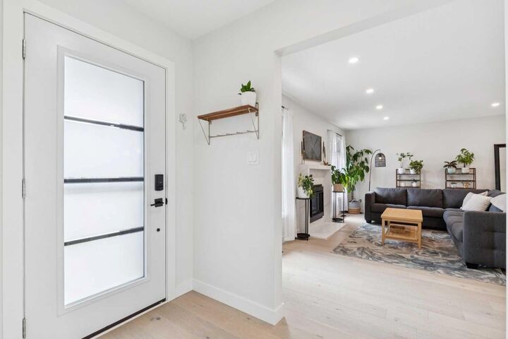 Property Photo: 507 Cantrell Drive SW AB T2W 2K8