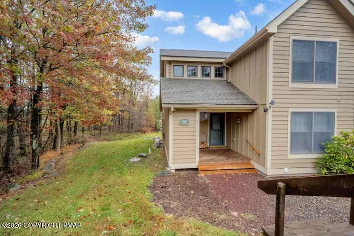 Property Photo: 163 Pine Court PA 18372