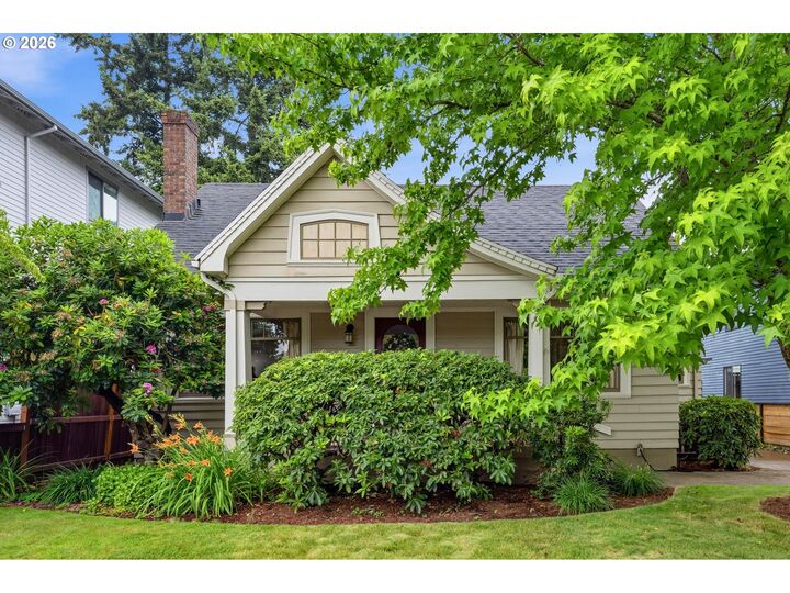 Property Photo:  2747 NE Schuyler St  OR 97212 