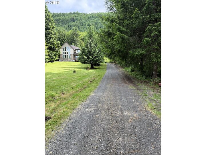 Property Photo: 18525 NE Buncombe Hollow Rd WA 98674