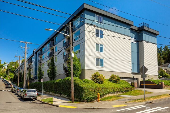 Property Photo:  9416  1st Avenue NE 111  WA 98115 