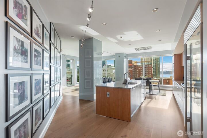 Property Photo:  1920  4th Avenue 1405  WA 98101 