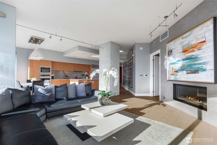 Property Photo: 1920 4th Avenue 1405 WA 98101