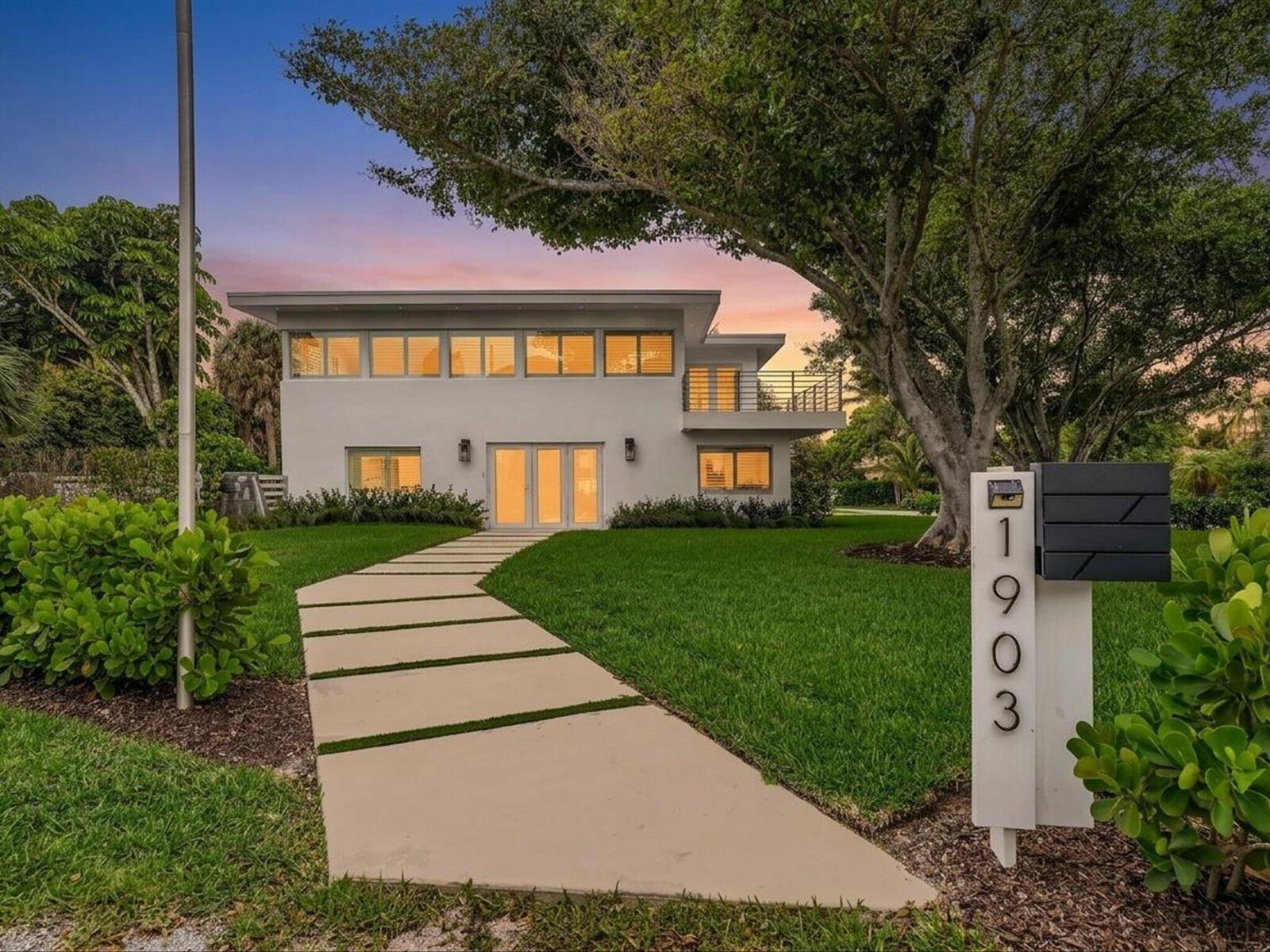 Property Photo:  1903 Bay Drive  FL 33062 