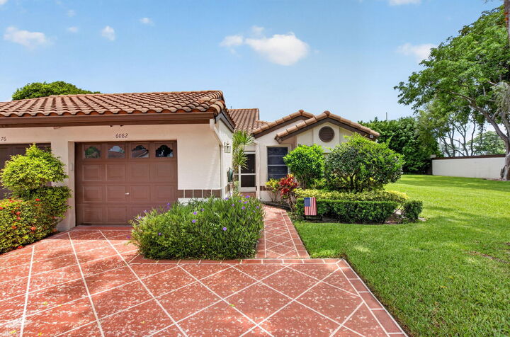 Property Photo: 6082 Waldwick Circle FL 33484