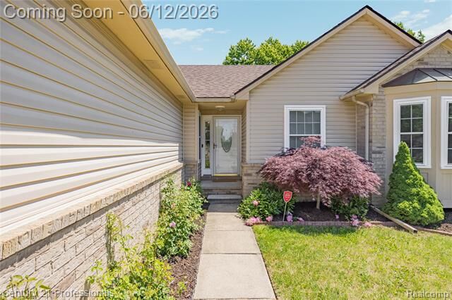 Property Photo:  3172 Cedar Crest Drive  MI 48083 