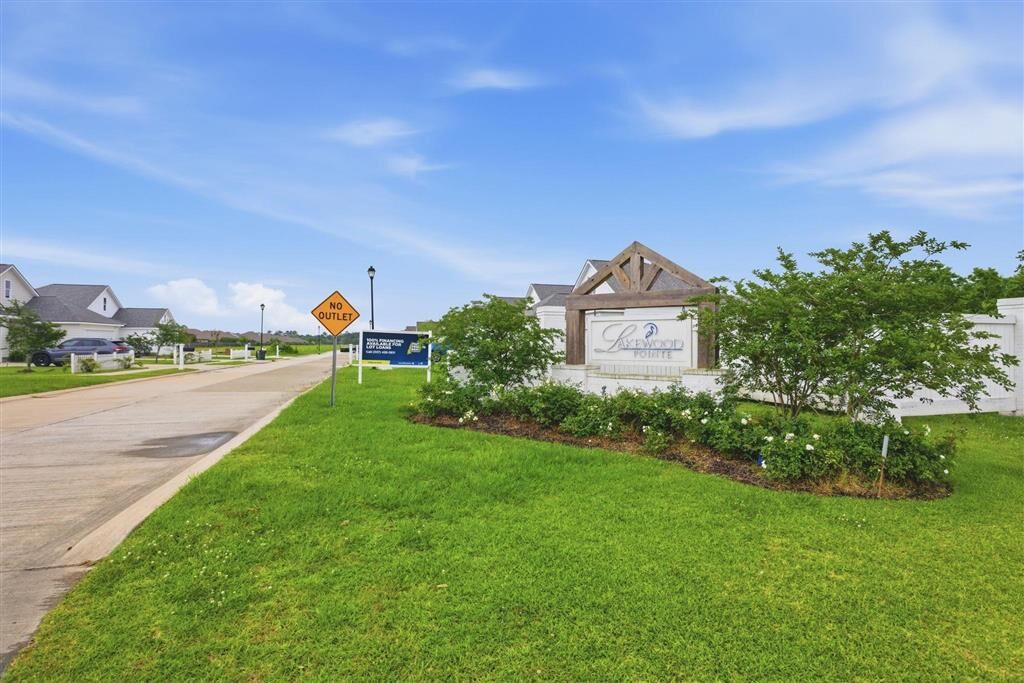 Property Photo: Lakewood Pointe (10) Lane LA 70605