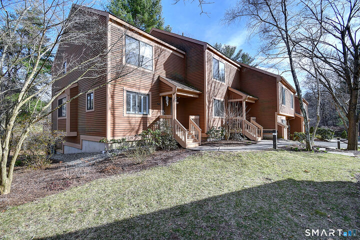 Property Photo:  2 Stonington Court 2  CT 06001 