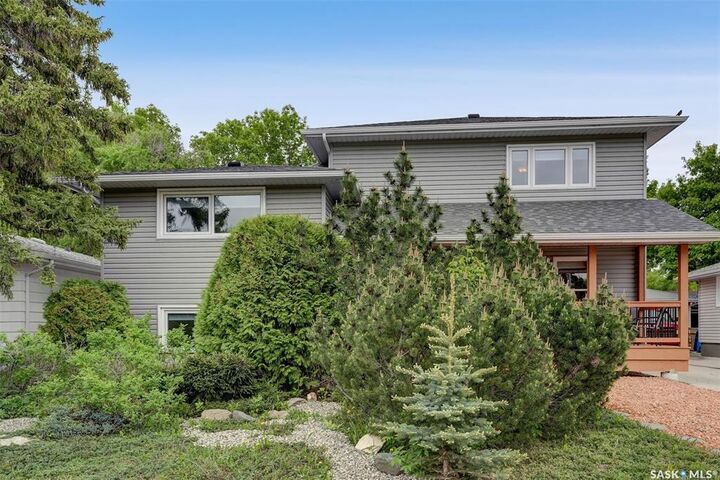 Property Photo: 209 Douglas Avenue E SK S4N 1H4
