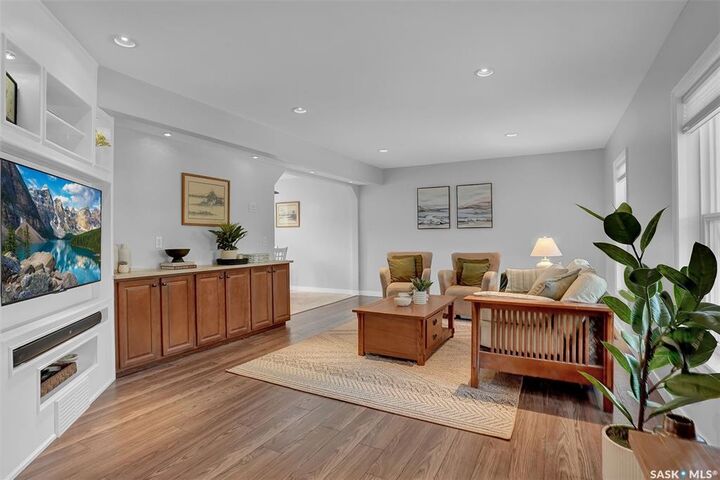 Photo de la propriété:  209 Douglas Avenue E  SK S4N 1H4 