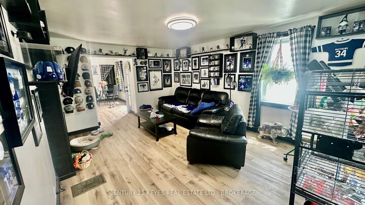Property Photo: 275 Victoria Avenue ON K7G 2S3