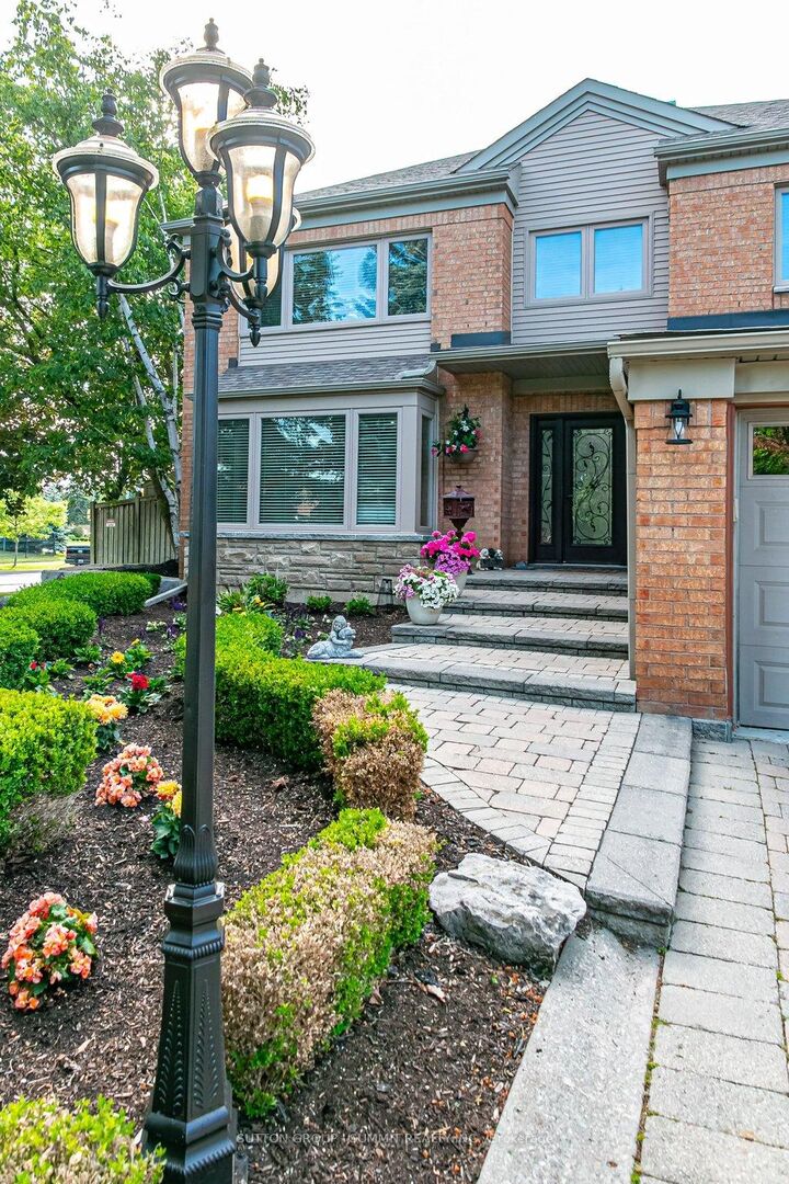 Property Photo: 3739 St. Laurent Court ON L5L 4T3