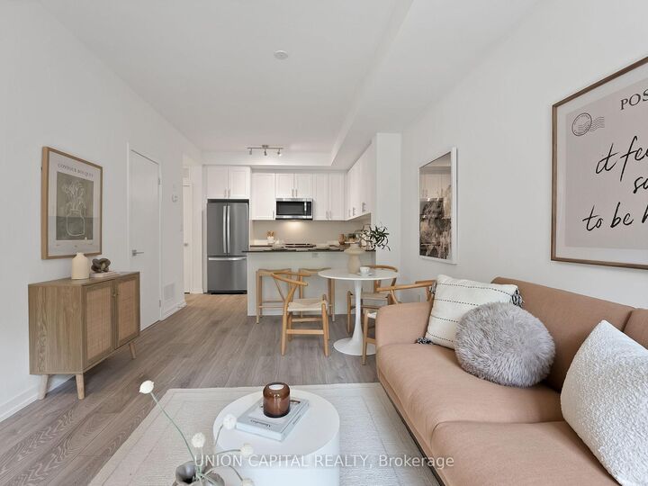 Property Photo: 26 Lytham Green Circle 6 ON L3Y 0H5