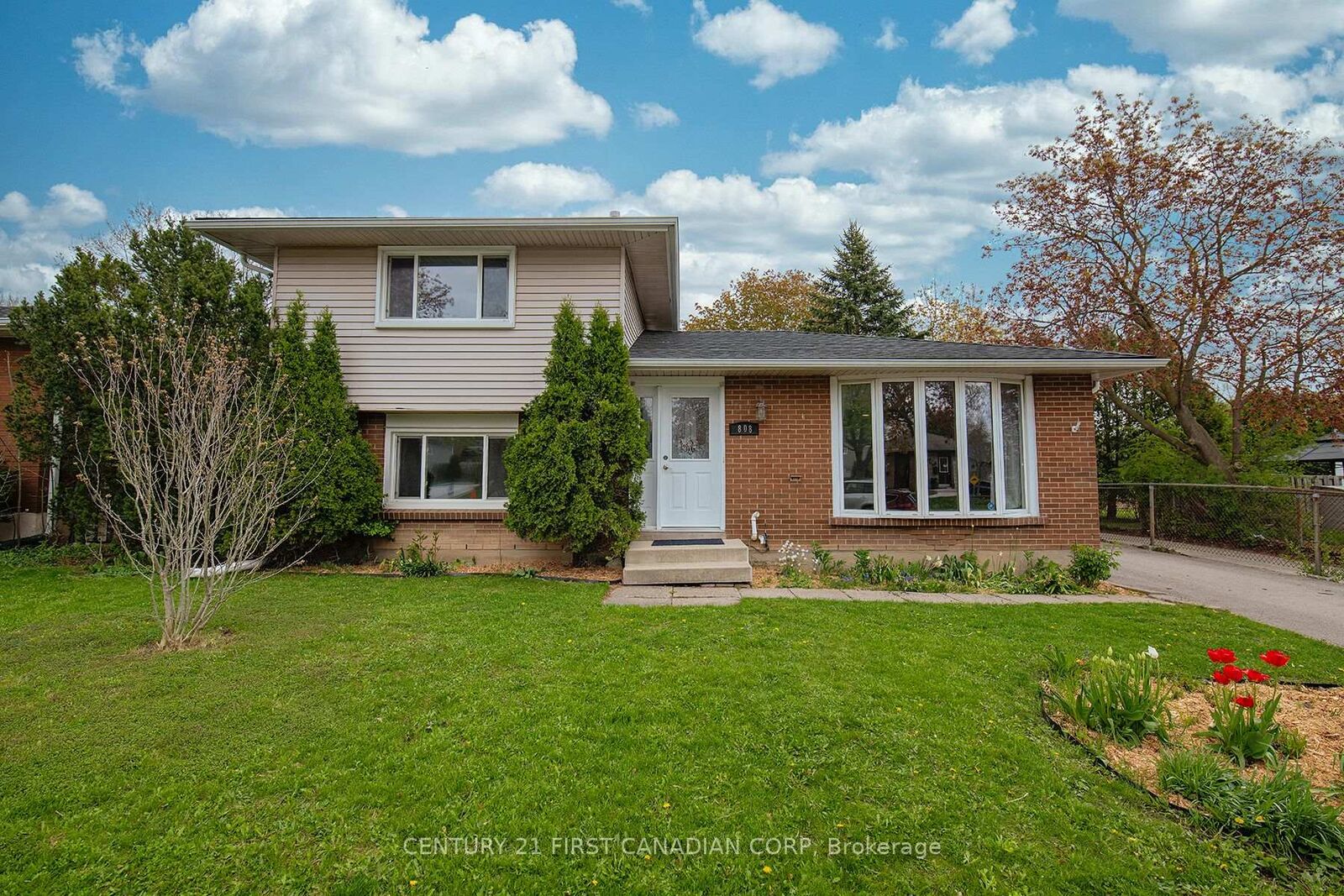Property Photo: 808 Dulaney Drive ON N6C 3W4