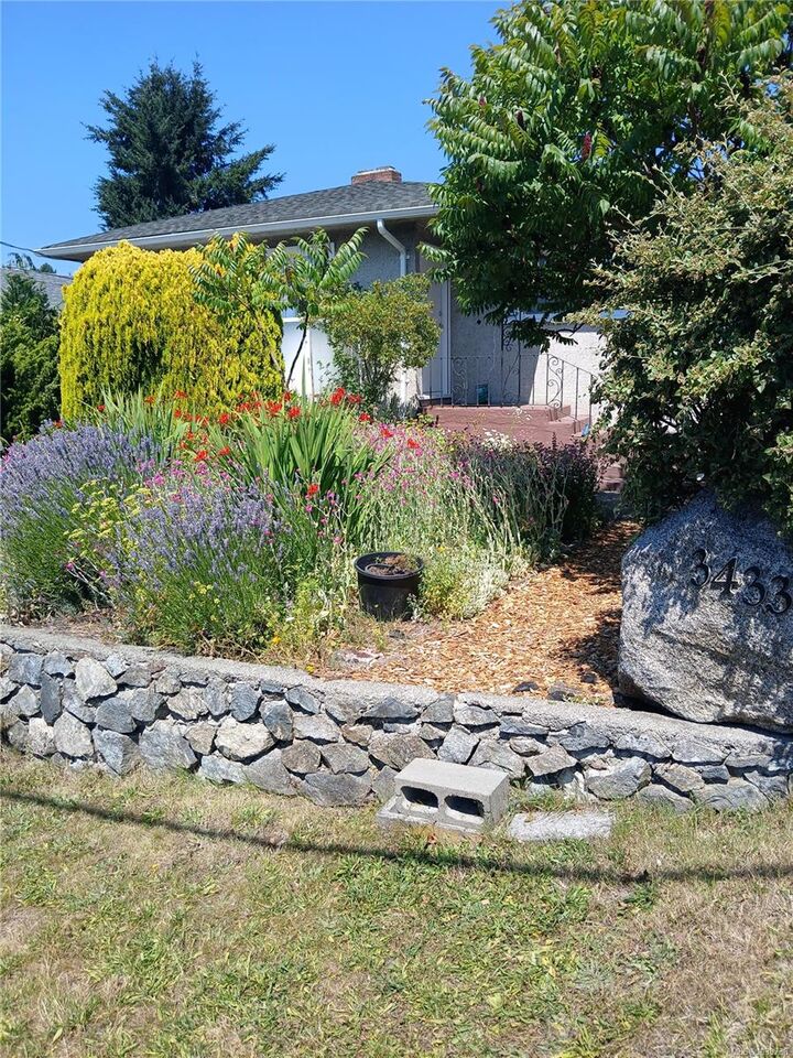 Property Photo: 3433 Bethune Ave BC V8X 1W1