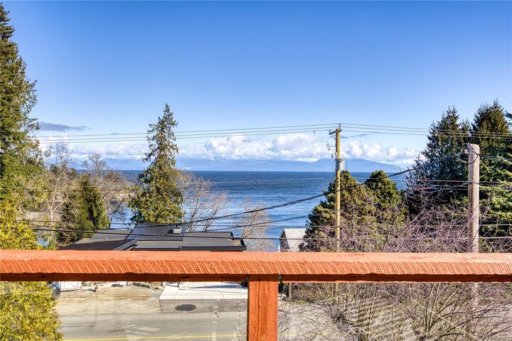 Property Photo: 3971 Hammond Bay Rd BC V9T 1G4