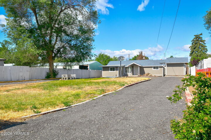 Property Photo: 510 N 22nd Ave WA 98902