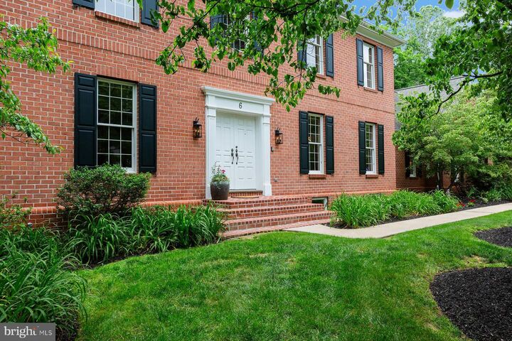 Property Photo:  6 Creekwood Drive  PA 17602 