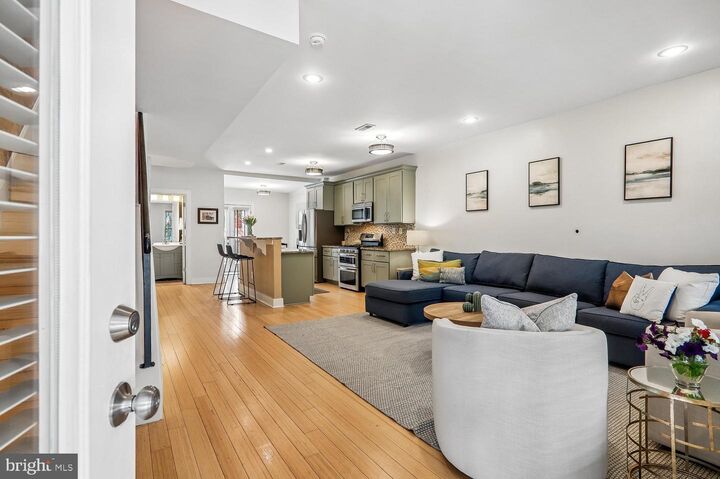 Property Photo:  911 L Street NE  DC 20002 