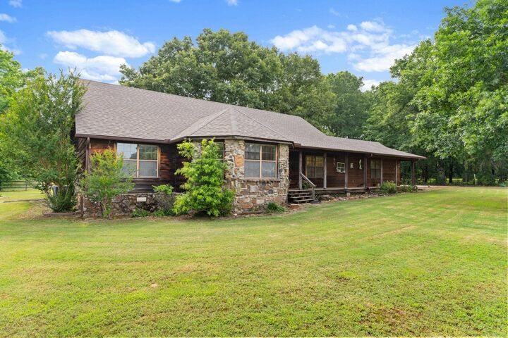 Property Photo:  51 Matt Abbott Drive  AR 72120-9601 