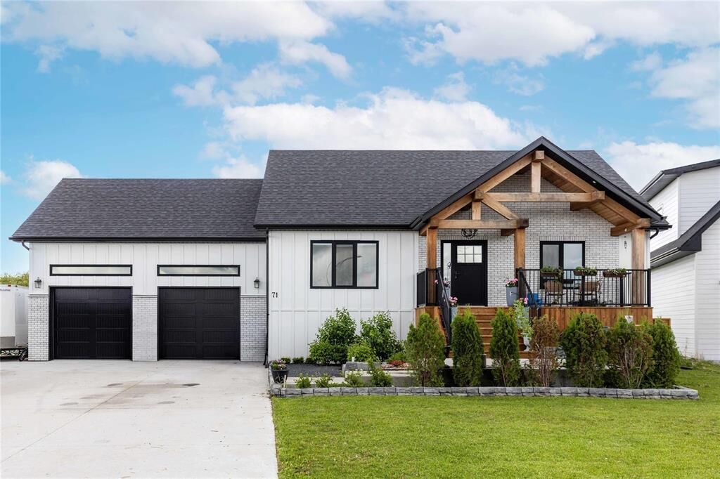 Property Photo:  71 Orchard Hill Drive  MB R5G 2K7 