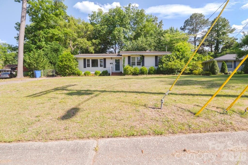 Property Photo:  1809 Manteo Street  NC 28303 
