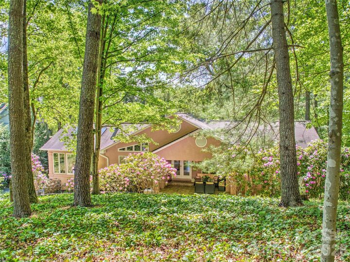Property Photo:  200 Robinhood Road  NC 28804 