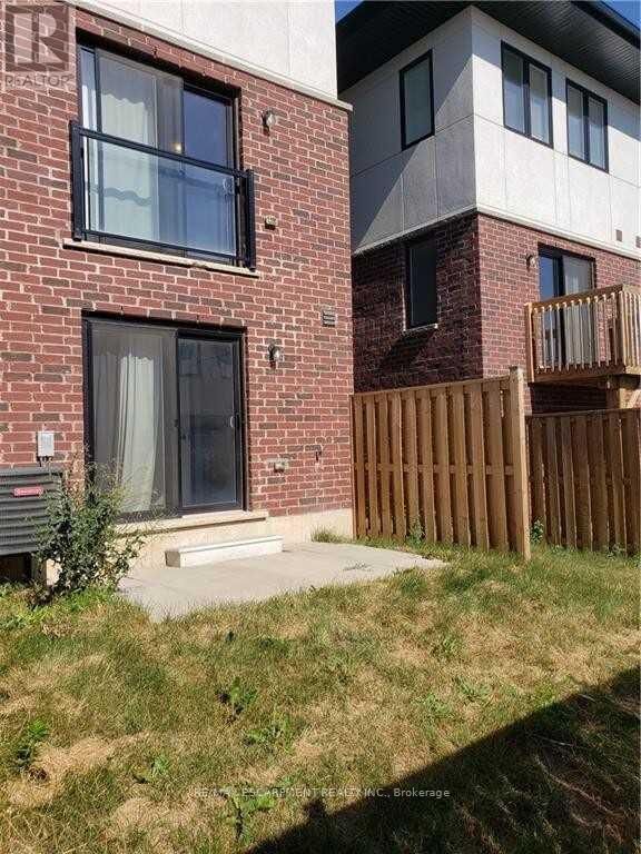 Property Photo:  15 Muhollard Lane  ON L9G 3K9 