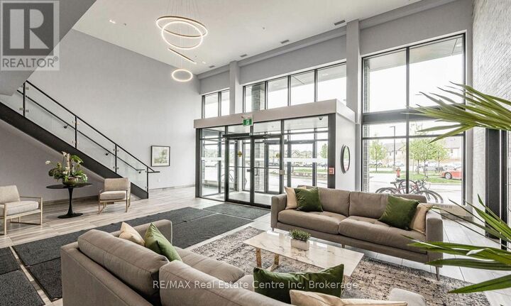 Property Photo:  35 Kingsbury Square 322  ON N1L 0J4 