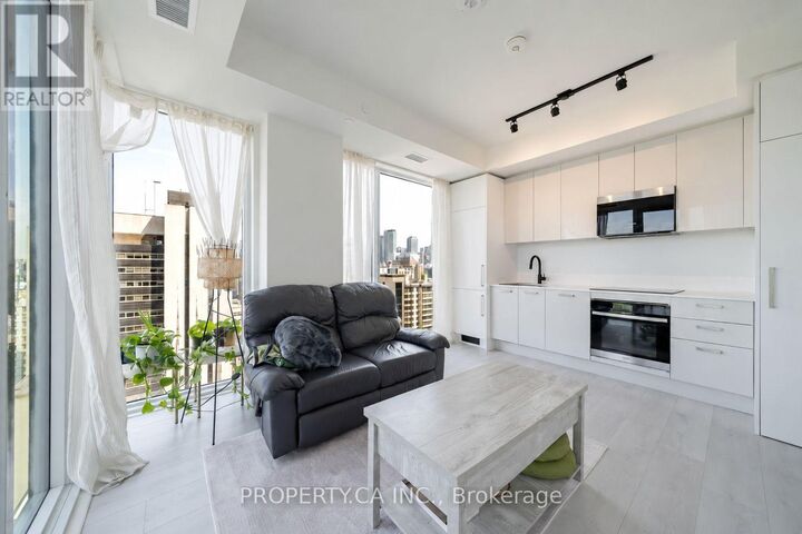 Property Photo:  280 Dundas Street West 1702  ON M5T 0E3 