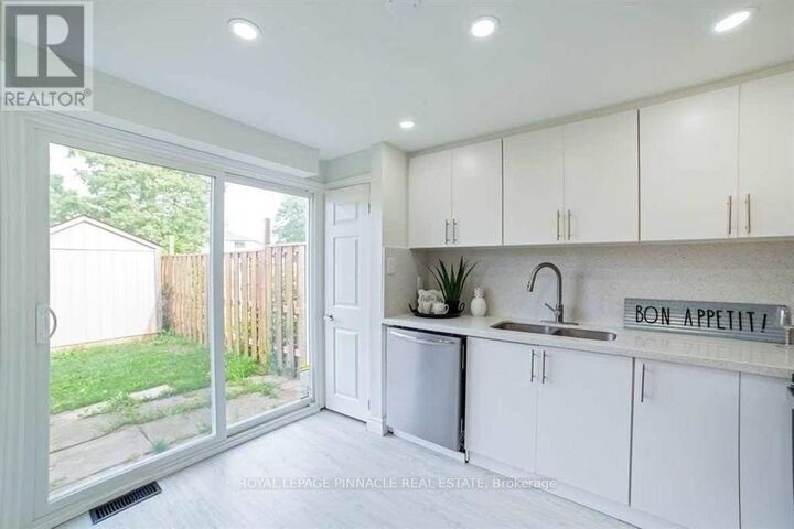 Property Photo:  733 Parkview Crescent  ON N3H 5A1 
