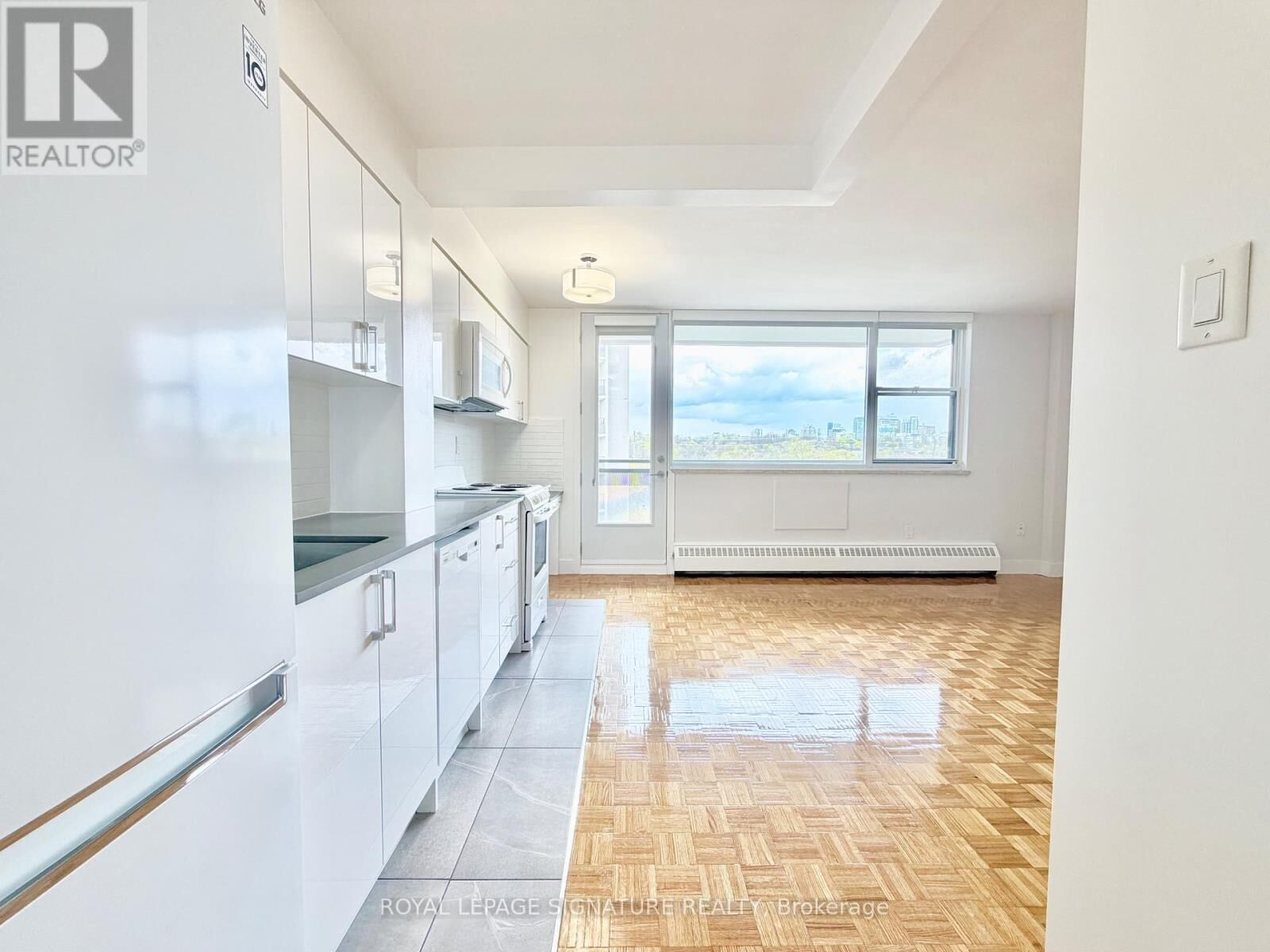 Property Photo: 276 St George Street 809 ON M5R 2P6