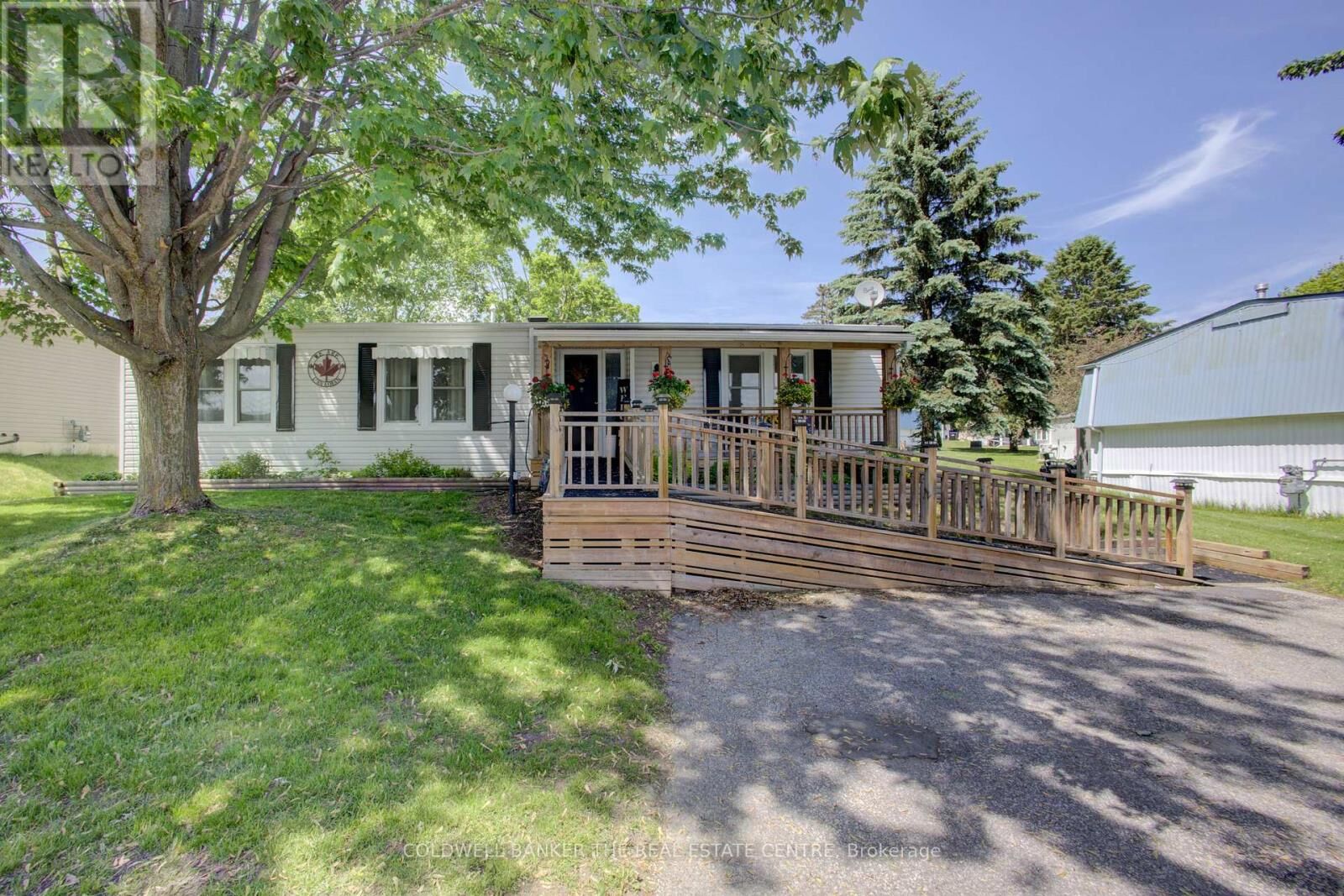 Property Photo: 36 Linden Lane ON L9S 1N8