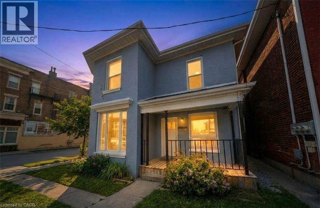 Property Photo:  74 Erie Avenue Upper  ON N3S 2E9 