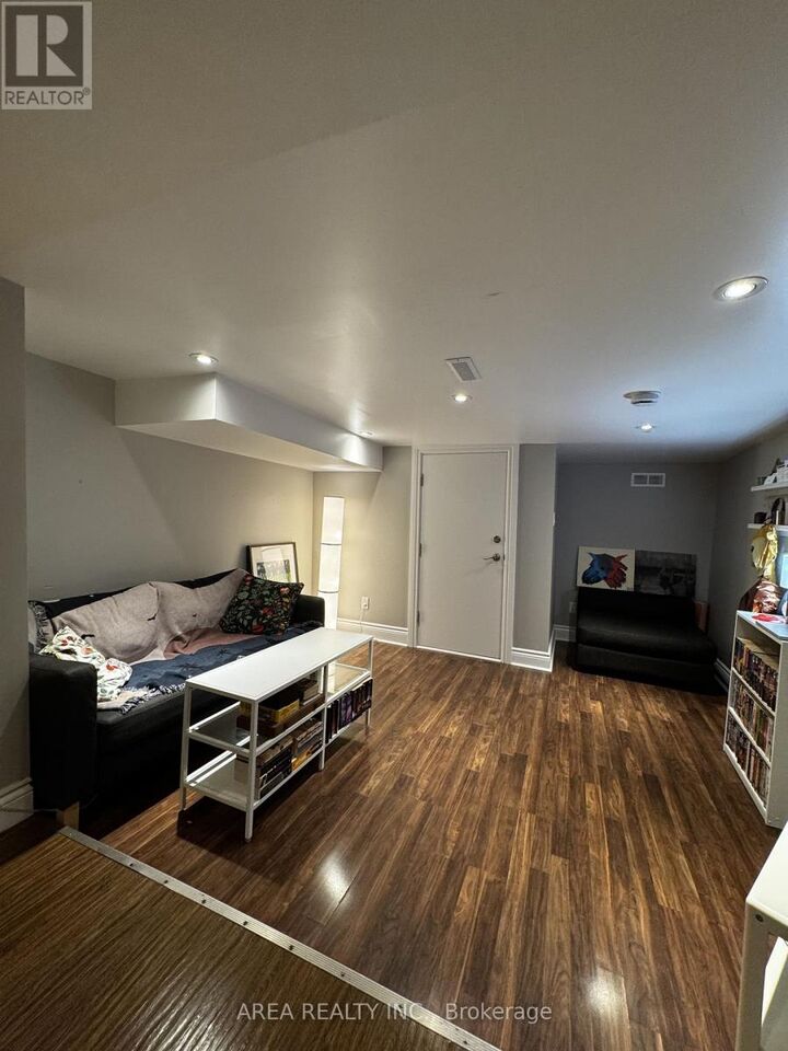 Property Photo:  476 Crawford Street  ON M6G 3J8 