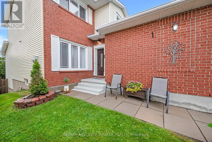 Property Photo:  2061 Legrand Crescent  ON K1E 3R1 