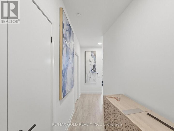 Property Photo:  2495 Eglinton Avenue 208  ON L5M 2T1 
