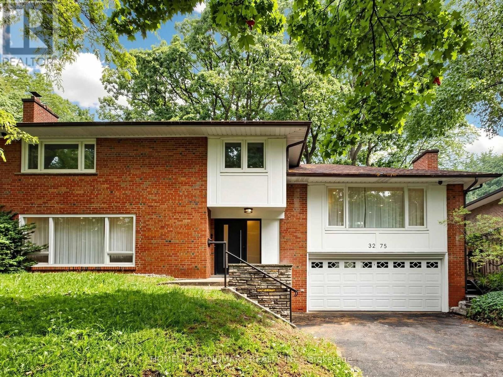 Property Photo: 3275 Credit Heights Drive ON L5C 2L8