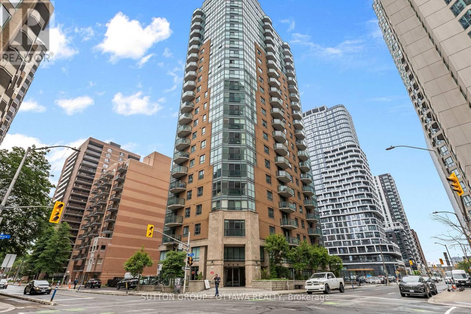 Property Photo: 445 Laurier Avenue West 905 ON K1N 6R4