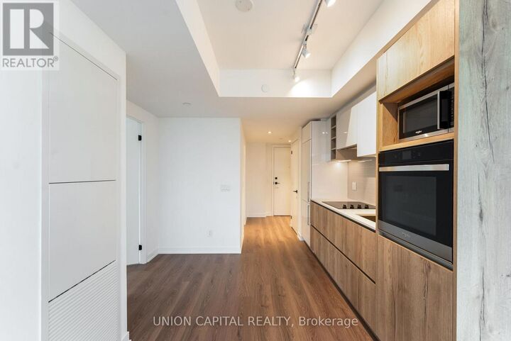 Property Photo: 319 Jarvis Street 3702 ON M5B 0C8