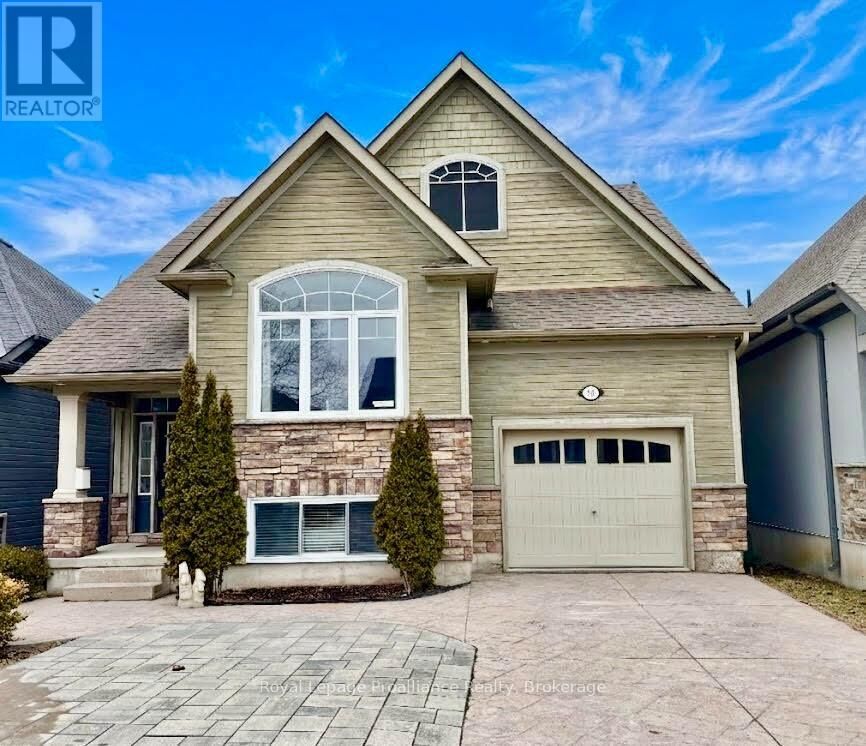 Property Photo: 50 Lockside Drive 18 ON K9J 8T1