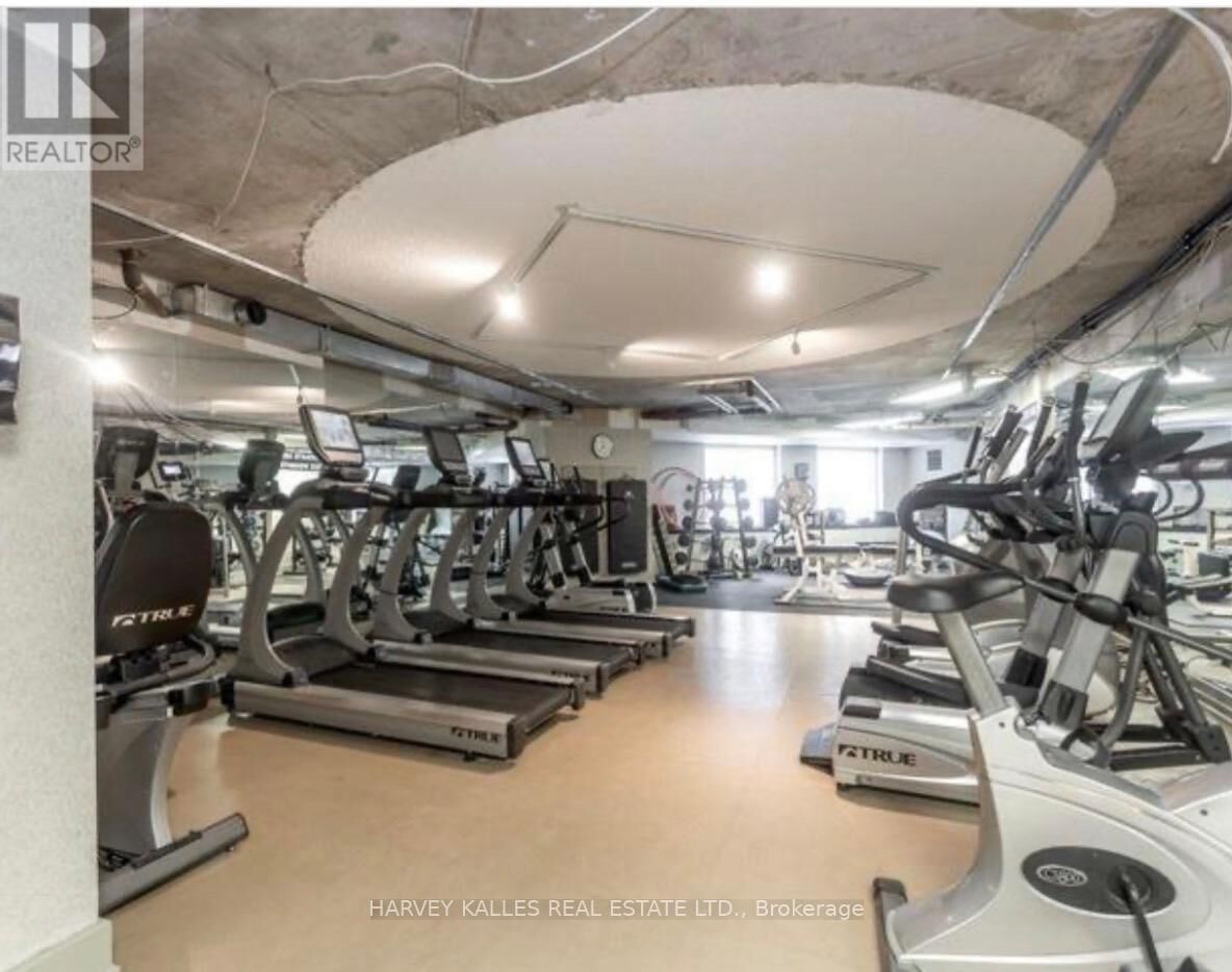 Property Photo:  33 University Avenue 2101  ON M5J 2S7 